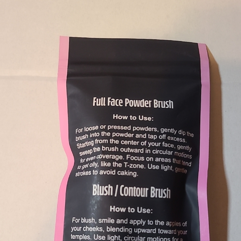 Pinky B Cosmetics Pink & Black Makeup Brushes & Tools Powder & Blush Brush New - Picture 3 of 5